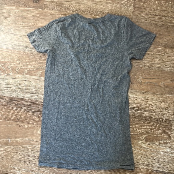 Y2K Vintage Victoria’s Secret Pink sequence V-neck gray T-shirt women’s small - Picture 4 of 6